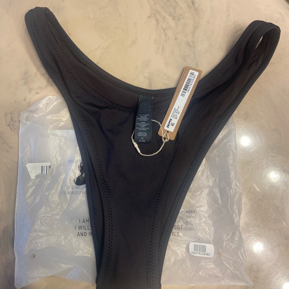 Skims tanga bottom